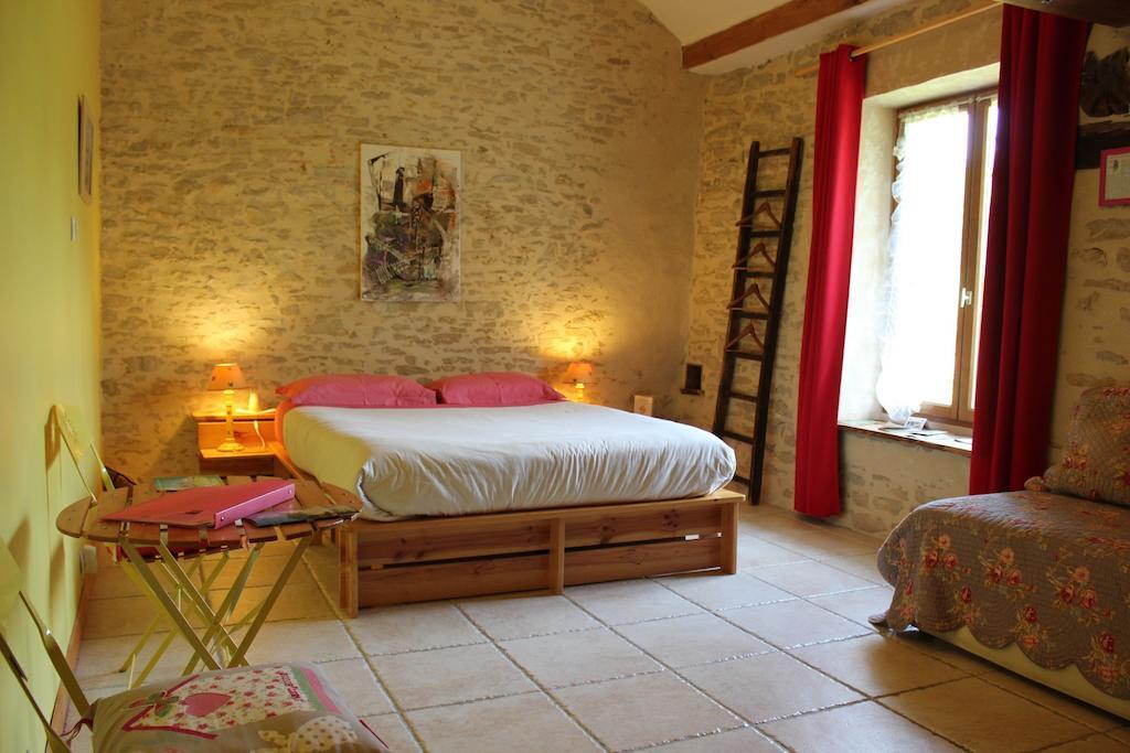 La Bicyclette Fleurie Bed and Breakfast Villemoirieu Værelse billede