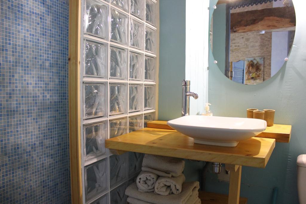 La Bicyclette Fleurie Bed and Breakfast Villemoirieu Værelse billede