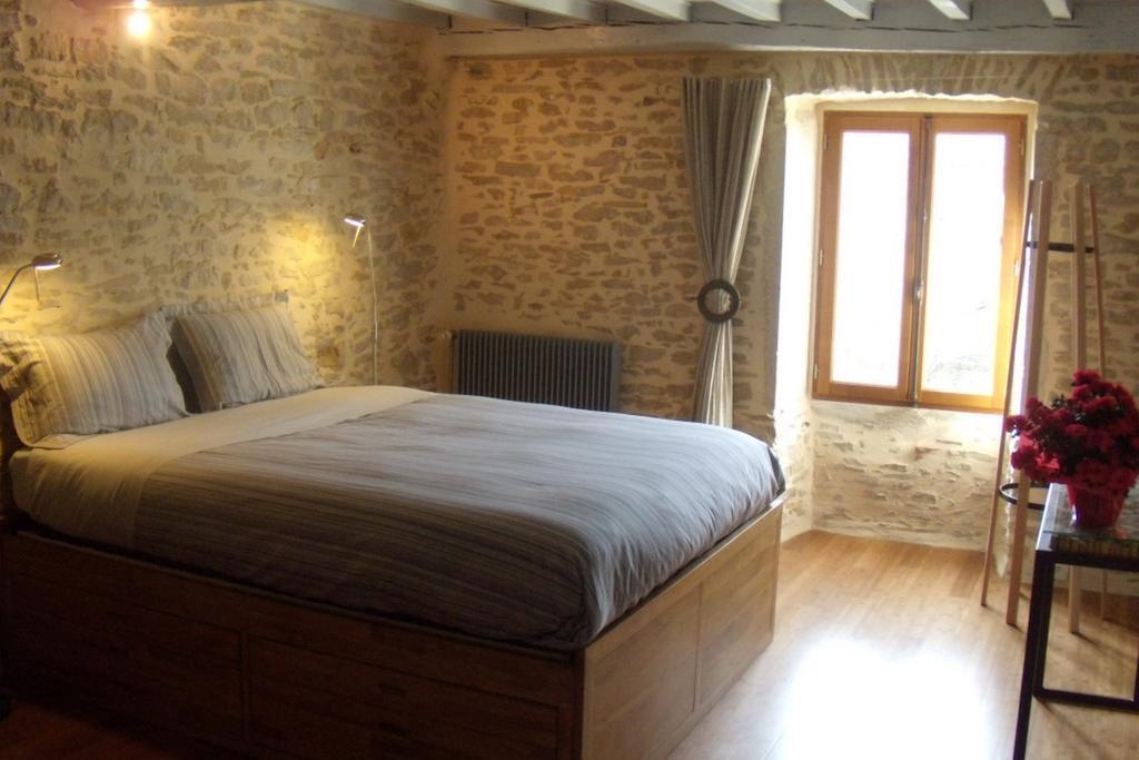 La Bicyclette Fleurie Bed and Breakfast Villemoirieu Værelse billede